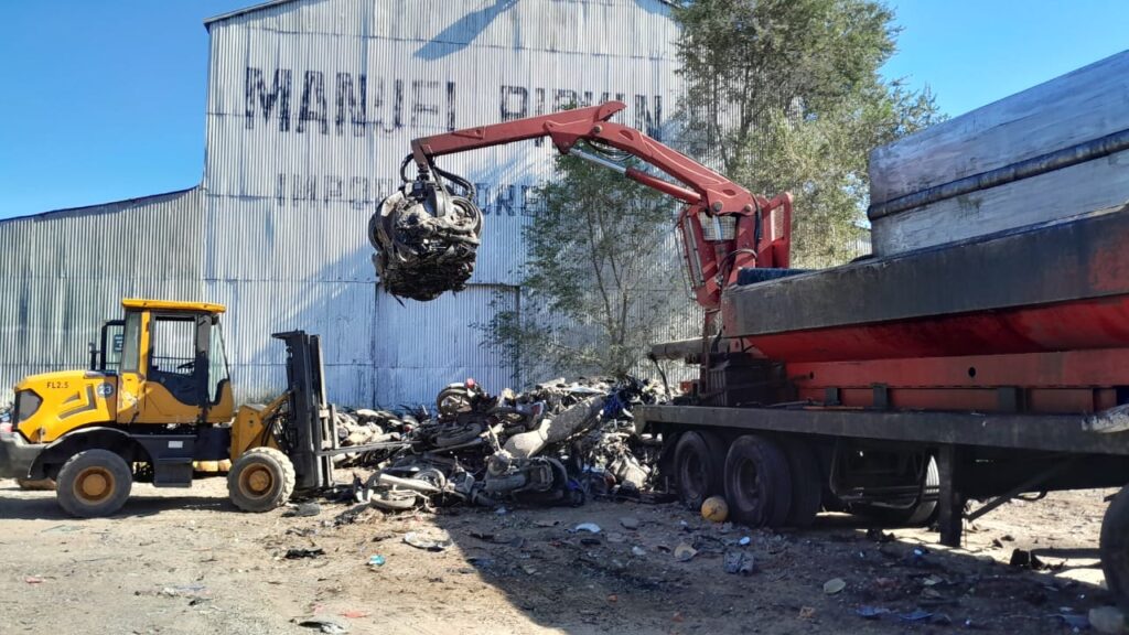 Se compactaron más de 200 autos y 1600 motos