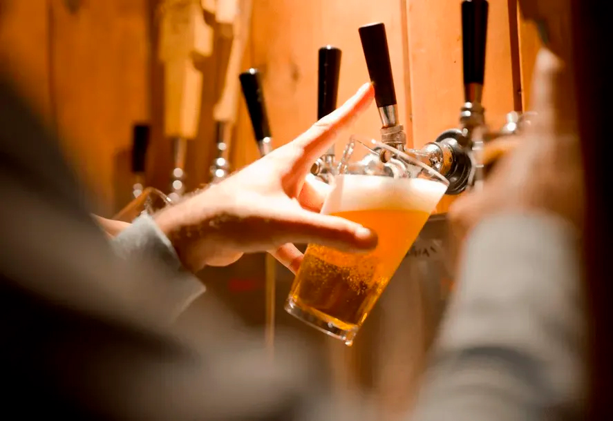 Nuevas generaciones beben cada vez menos alcohol